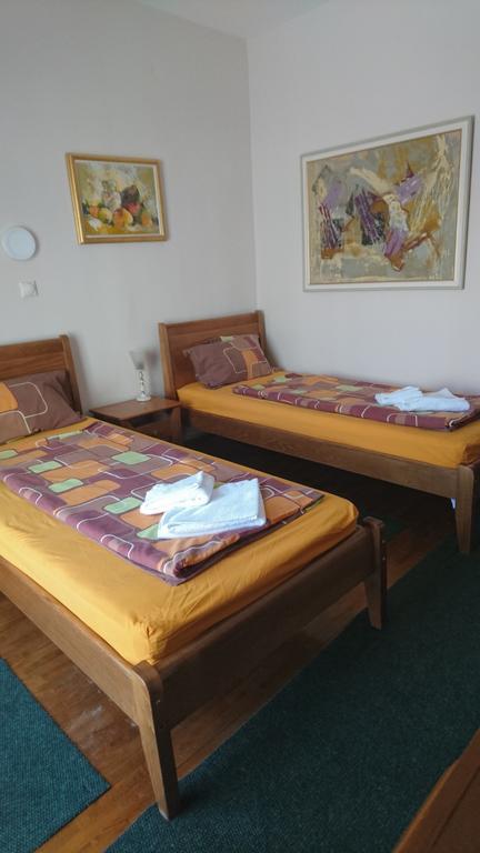 Hostel Bimbo Skopje Esterno foto
