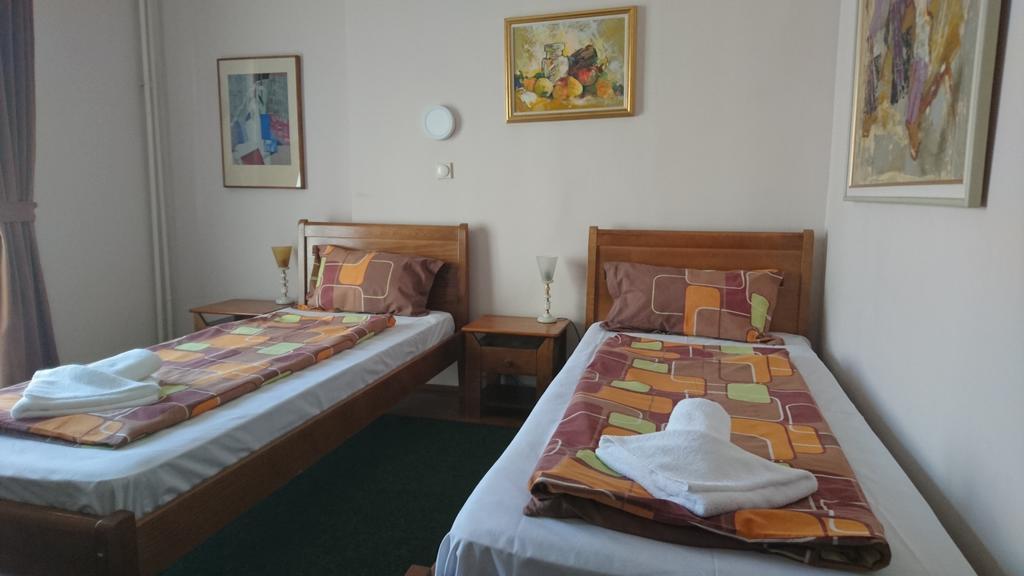 Hostel Bimbo Skopje Esterno foto