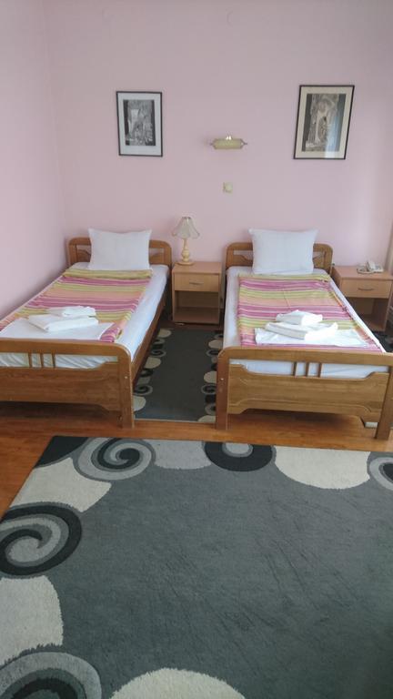 Hostel Bimbo Skopje Esterno foto