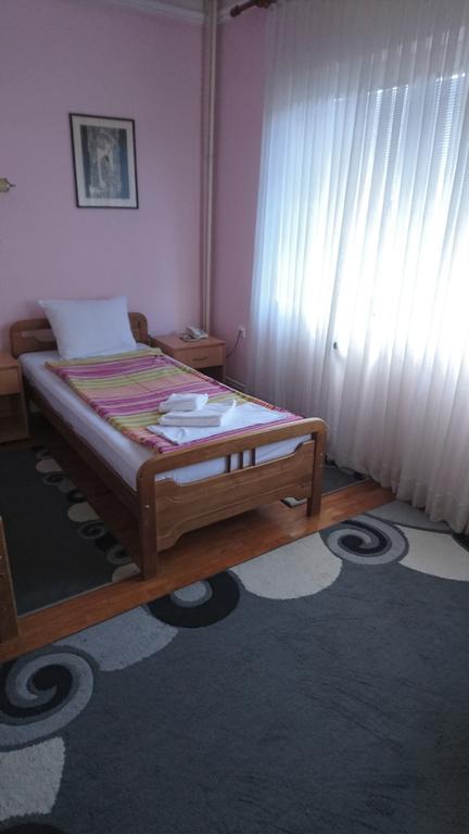 Hostel Bimbo Skopje Esterno foto