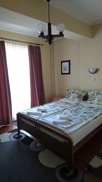 Hostel Bimbo Skopje Esterno foto