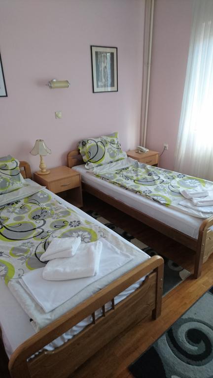 Hostel Bimbo Skopje Esterno foto