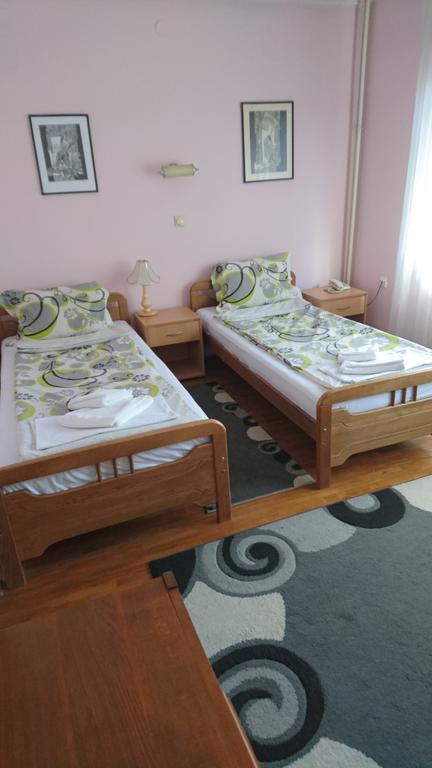 Hostel Bimbo Skopje Esterno foto