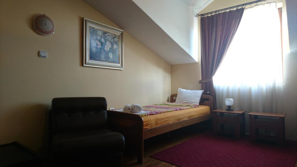 Hostel Bimbo Skopje Esterno foto