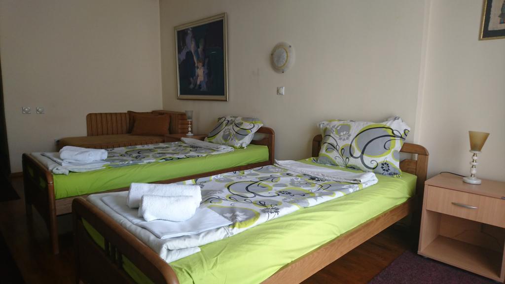 Hostel Bimbo Skopje Esterno foto